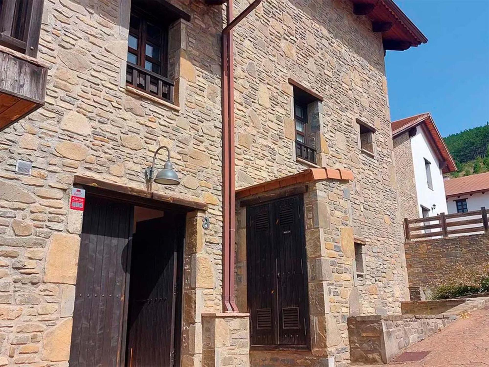 Apartamentos Jaca Badaguas 3000 エクステリア 写真